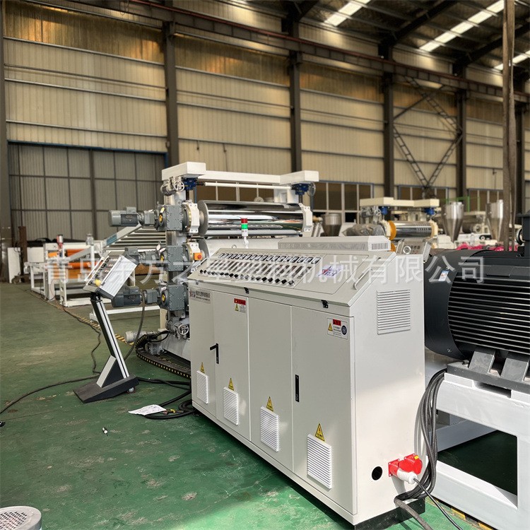 Klantbezoeken voor de productielijn van PVC-ruitpatroonplaten voor de veehouderij