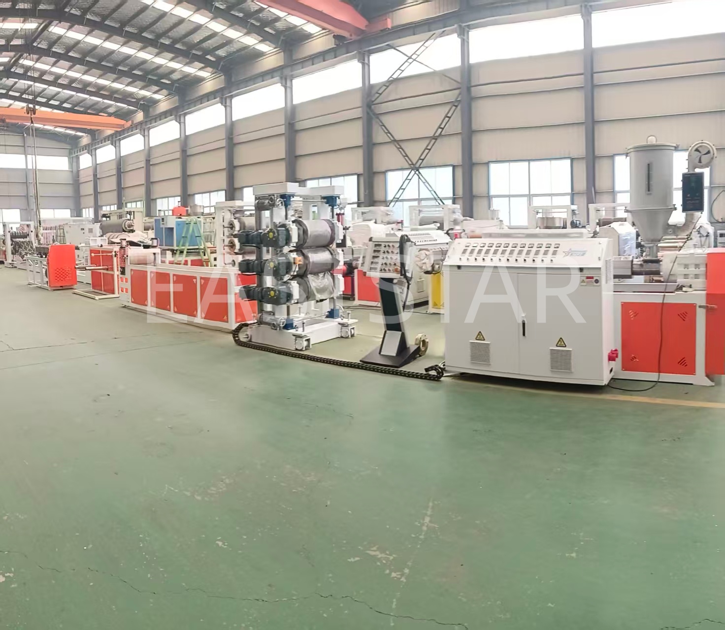 EASTSTR verbetert de productie van POK-platen met een innovatieve, hoogwaardige extrusielijn