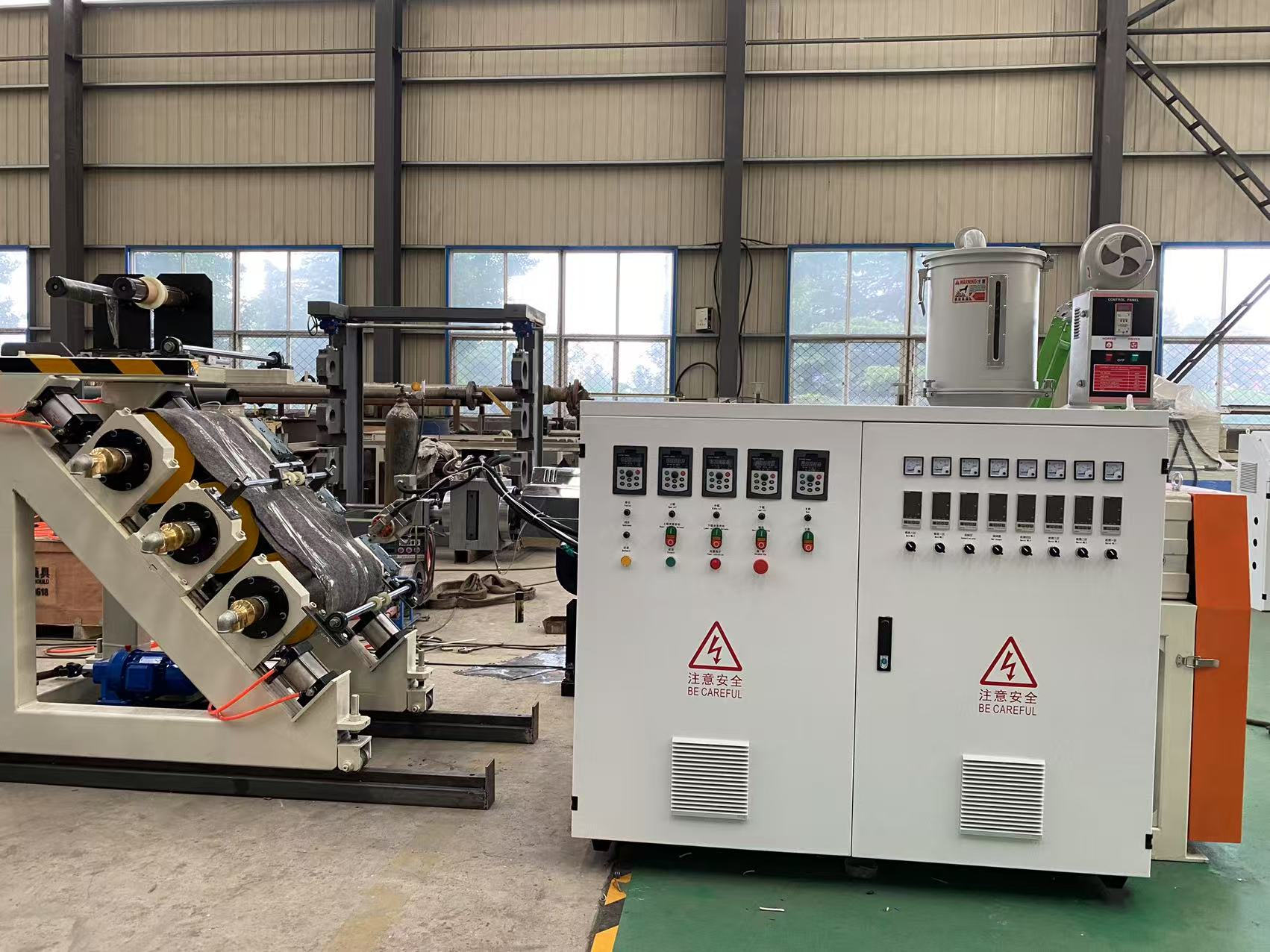 QINGDAO EASTSTAR verscheept geavanceerde TPE Waterstop-productielijn naar India