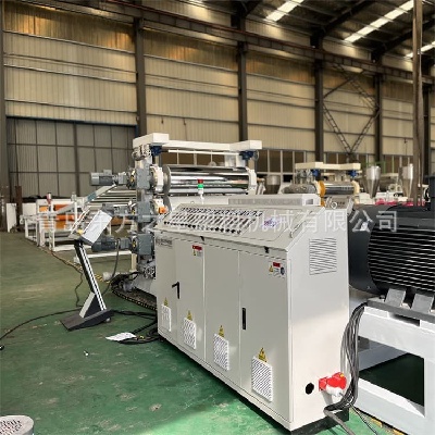 Productie van flexibele platen: de professionele productielijn voor flexibele platen van SPVC maakt de ontwikkeling van moderne veehouderij en bouwmaterialen mogelijk