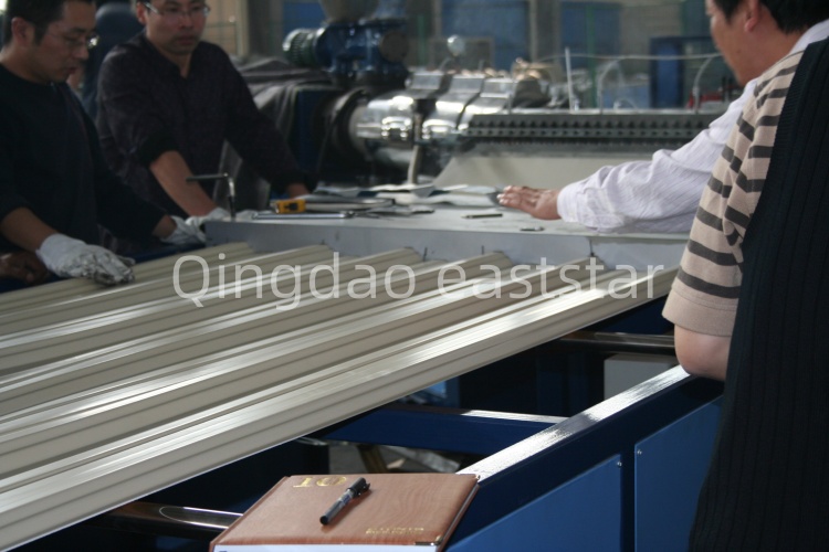 Hoogwaardige productielijn voor co-extrusie golfplaten: professionele oplossingen voor de moderne bouw